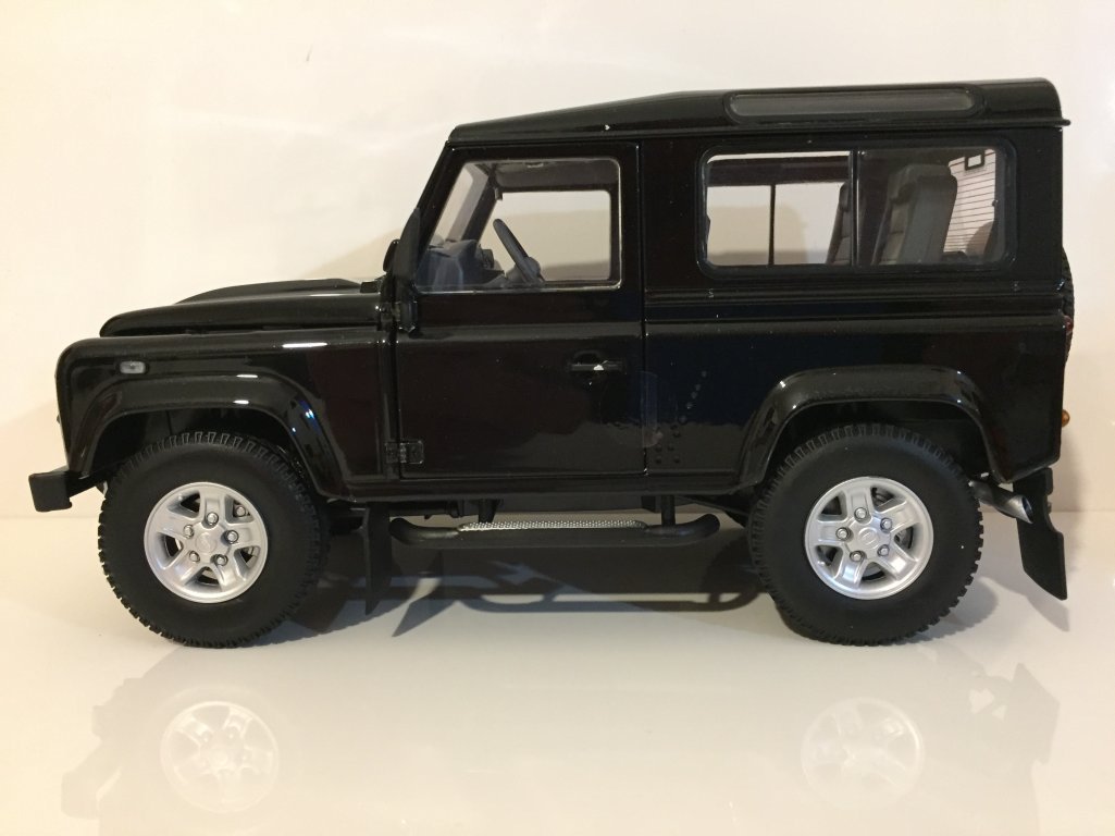 Kyosho KS08901BK Original Land Rover Defender 90 Diecast Model Car